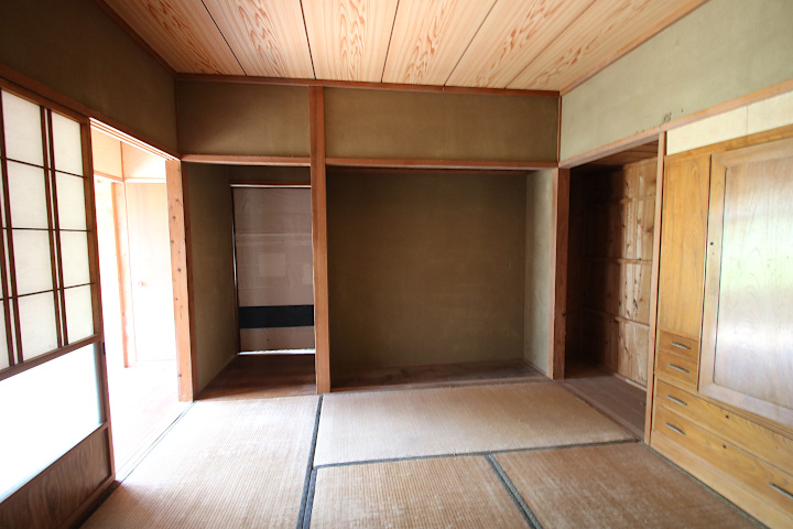 どこか懐かしい昭和モダンな室内は癒しを与えてくれる空間になっています。