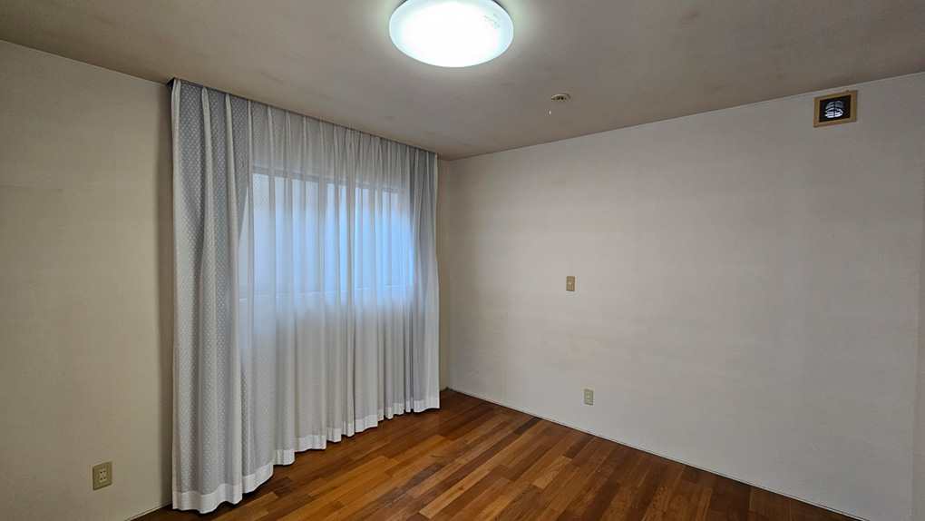 採光を確保した明るさ感じる7帖洋室