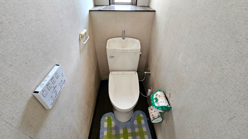 トイレは温水便座付きです。