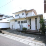 佐土原町下田島にある4DKの2階建住宅です。