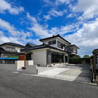 1階はLDKと続き和室、水回りがまとまり、生活を組み立てやすい間取りです。