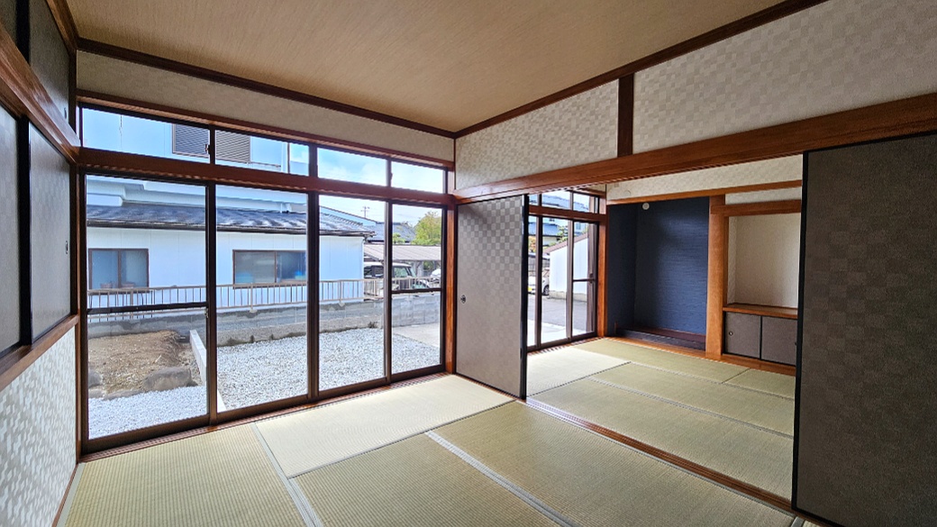 襖を開けば6帖二間がつながり、家族が集まる日には広い和の居間として使えます。