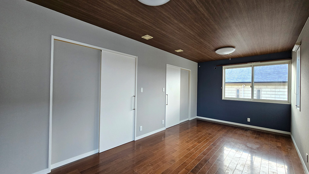 2ドア1ルームの洋室は機能的な空間を提供してくれます。
