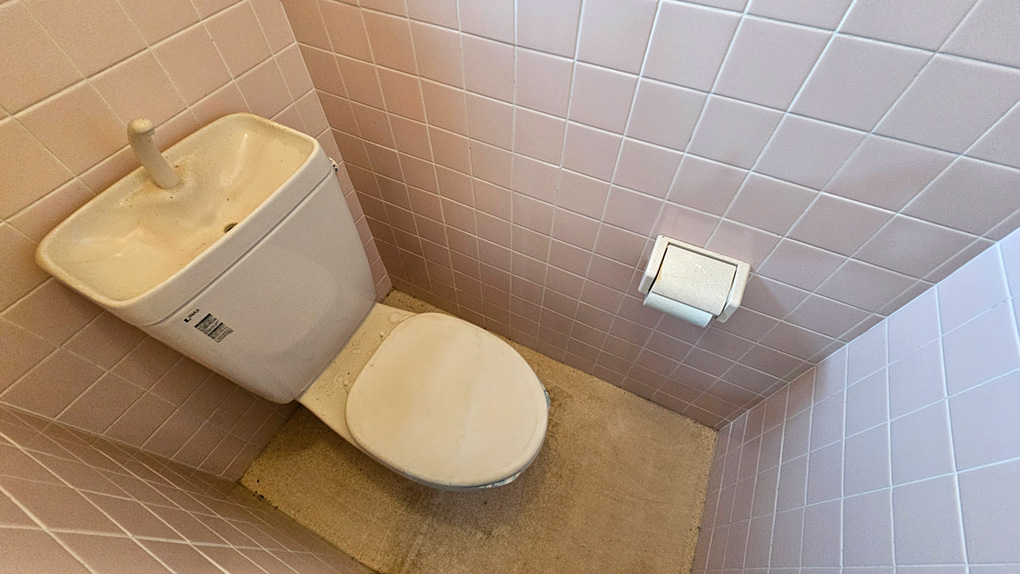 トイレもタイル壁なので衛生的で清掃も楽に行えます。