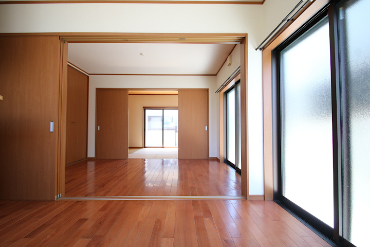 DKと居間と和室の3部屋をつなげた開放感のある続き間にすることもできます。