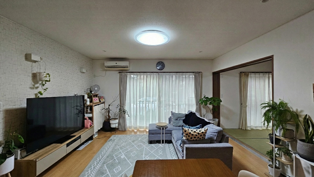 家族が自然と集う心地よいリビング空間