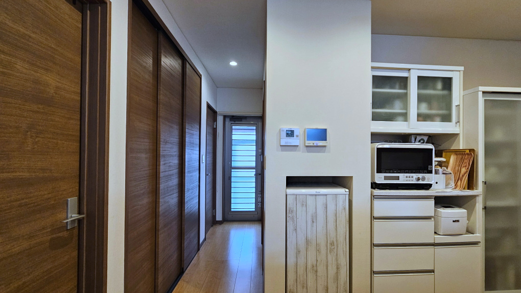 勝手口へと抜ける動線が確保された便利な配置