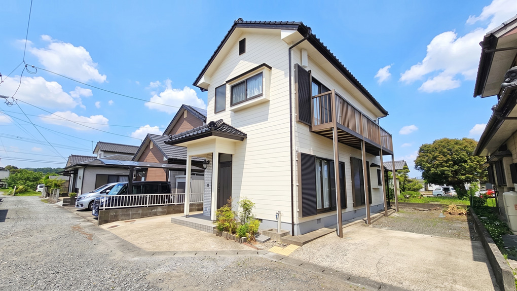 南側からの光が建物全体を包み込み、開放感ある暮らしを演出します。