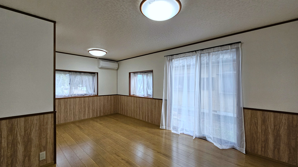 南向きLDKは自然光が広がり、家族団らんの時間を心地よく彩ります。