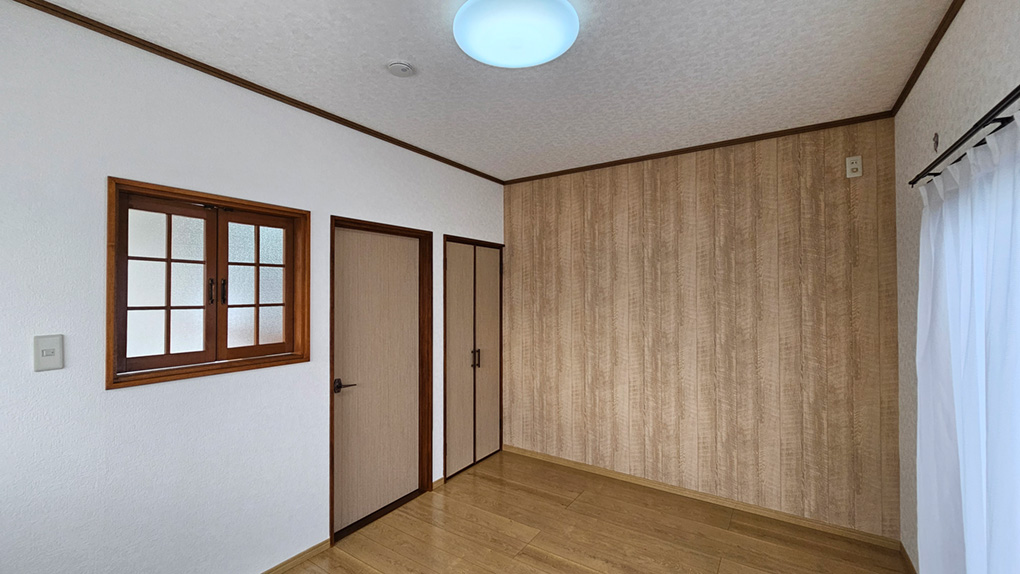 落ち着いた色合いの居室は、書斎や趣味部屋としても活用可能です。