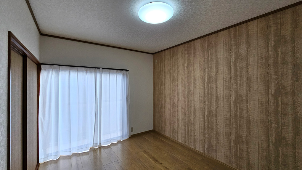 採光を確保した洋室は、朝の身支度も気持ちよく始められます。