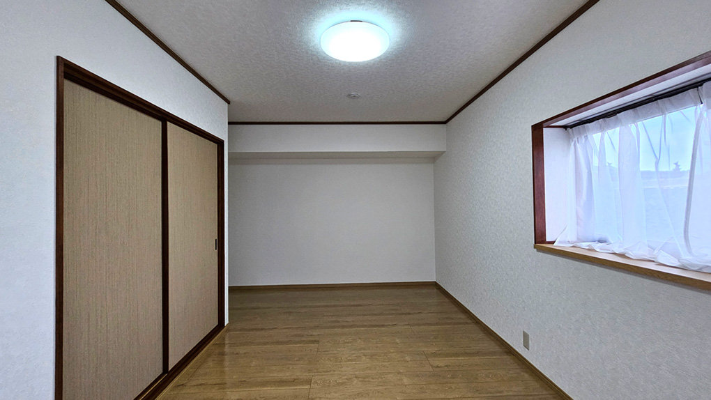 奥行きある9帖洋室は、在宅ワーク空間も確保しやすい設計です。