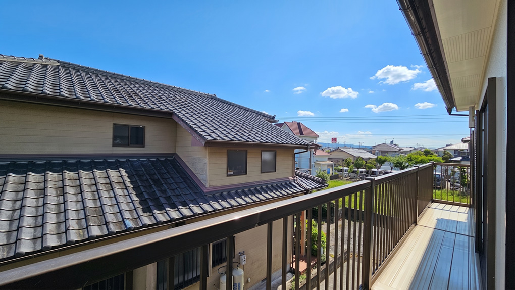 奥行きあるバルコニーで、洗濯物も効率よく干すことができます。