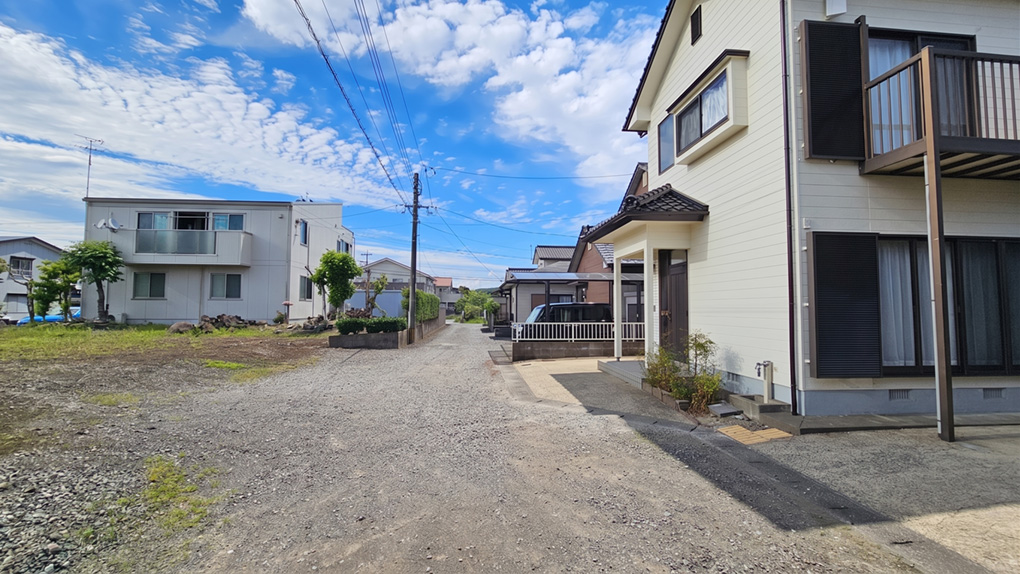 周辺は穏やかな住宅街のため、静かな住環境で暮らせます。
