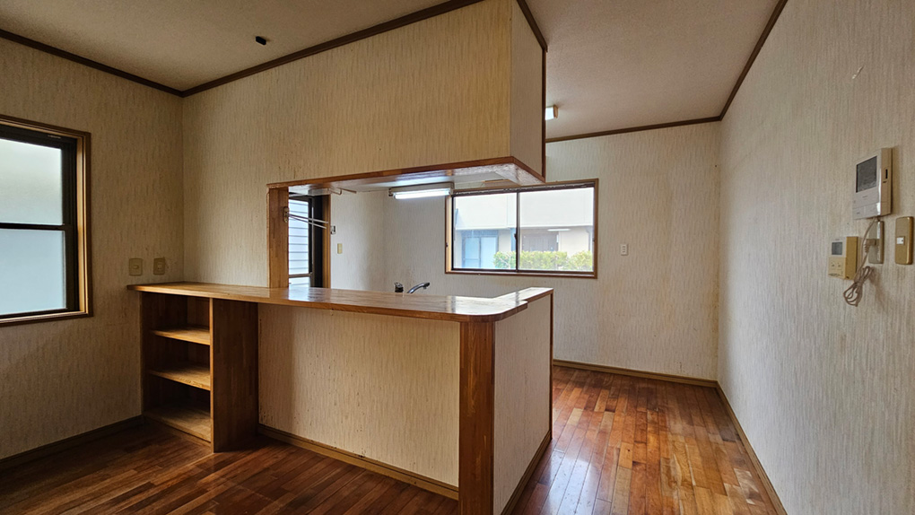 対面キッチンで家族の様子を見守れる設計です