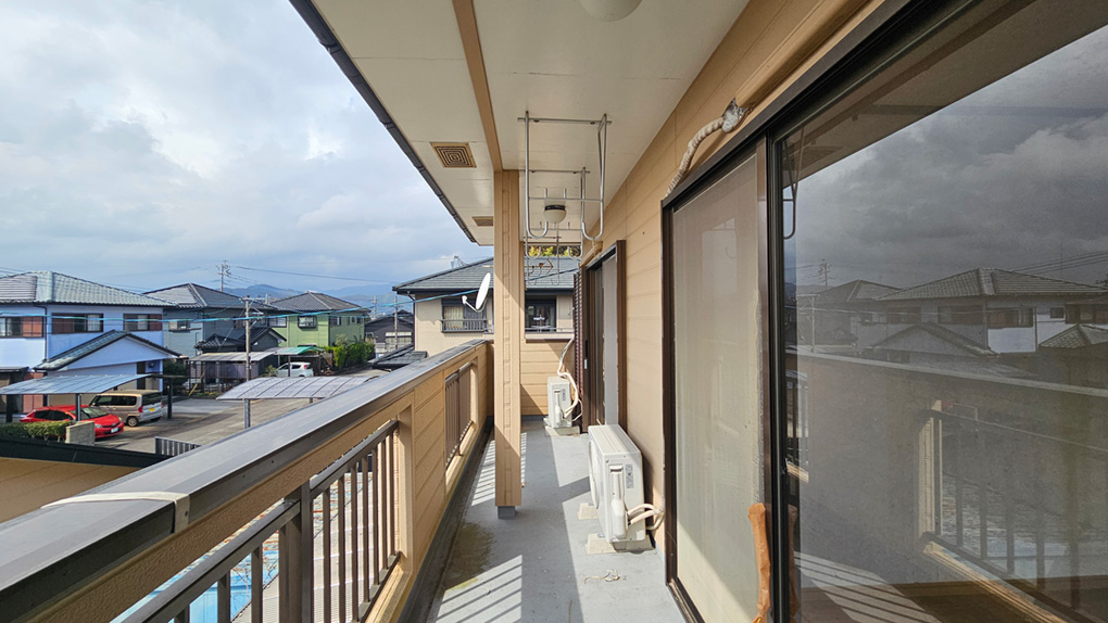 奥行きのあるバルコニーは物干しや外気浴にも対応