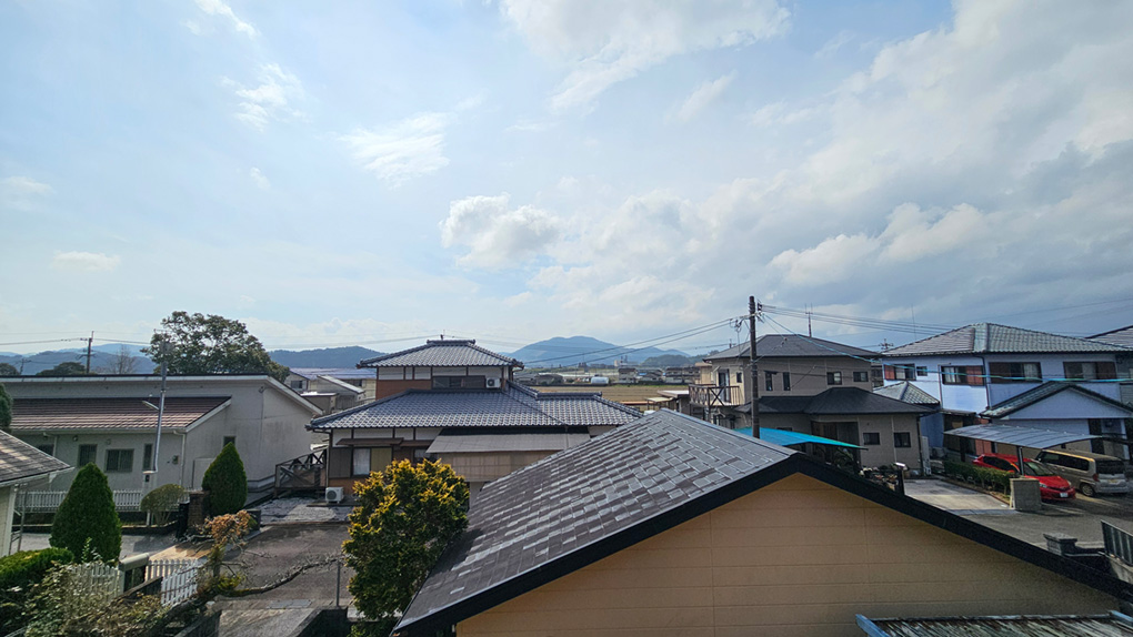 日々の暮らしの中で季節の移ろいを感じられる開放的な眺望です