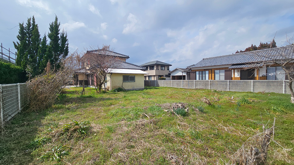 広々とした敷地は家庭菜園やガーデニングが楽しめます