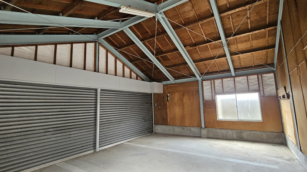 ガレージは複数台の駐車や作業スペースとしても活用できるゆとりある設計