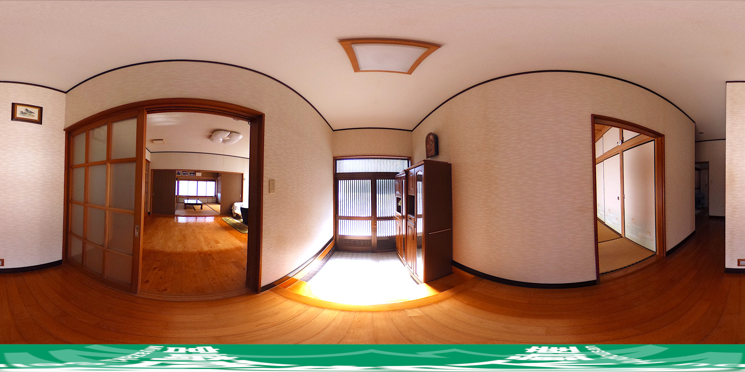 【玄関ホール】360度パノラマビュー。マウスやタッチ操作で全方位を自由に見渡せます。