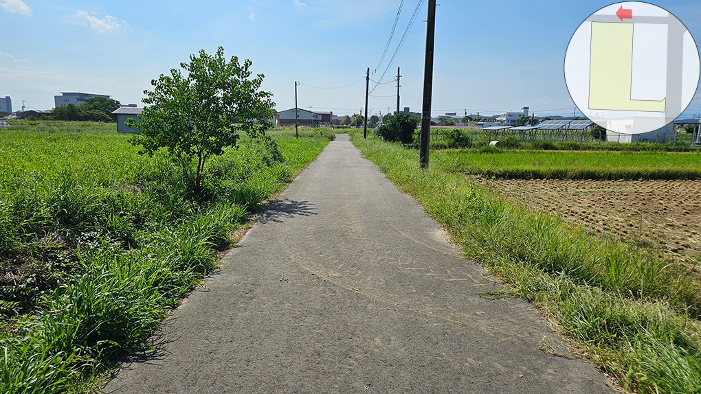 西側には四季折々の自然を感じられる美しい田園風景が広がります。