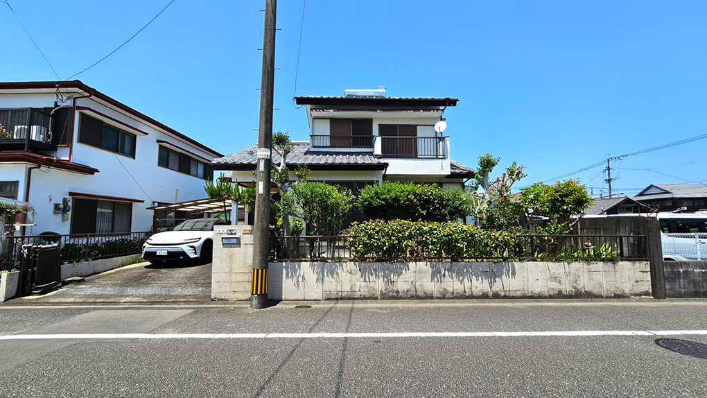 南側道路の開放感を活かせる新築用地です。