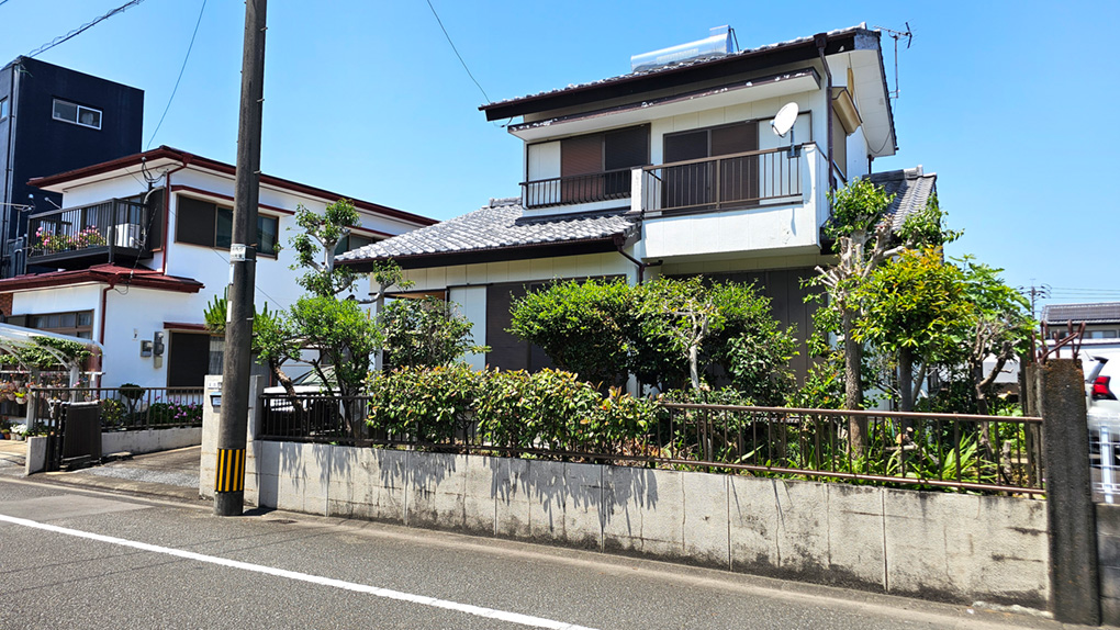 落ち着いた住宅地に位置する解体更地渡し用地。