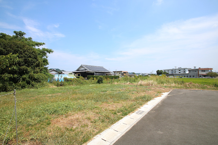 綾町のスポーツ施設「綾てるはドーム」近くの新築用地（B号地）です。
