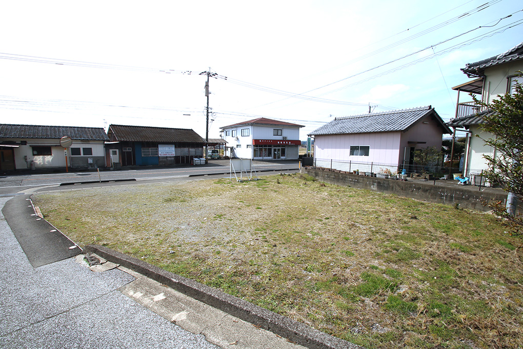 住宅が密集していないので開放感があります。