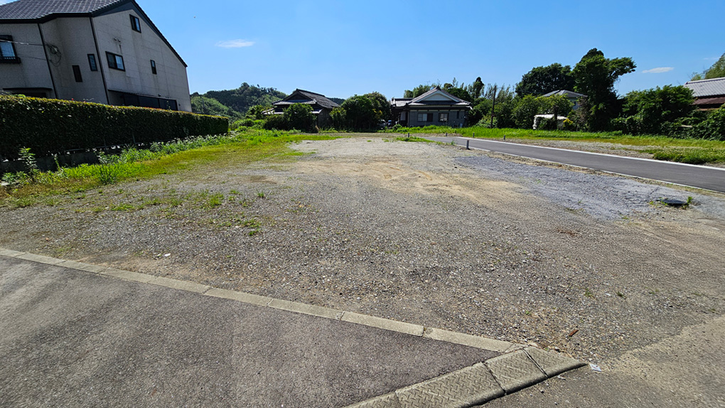敷地の奥行きも十分で、平屋・二階建てどちらのプランにも対応可能です。