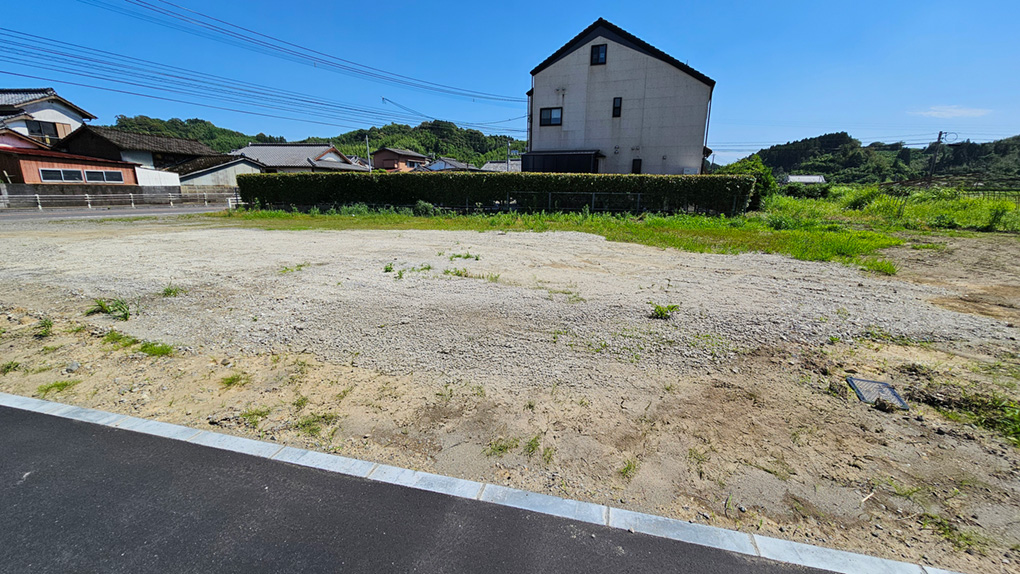 前面道路からフラットに接道し、敷地全体を無駄なく活用できる形状です。