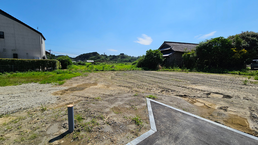 南北に奥行きがあり、間取りの自由度も高い土地です。