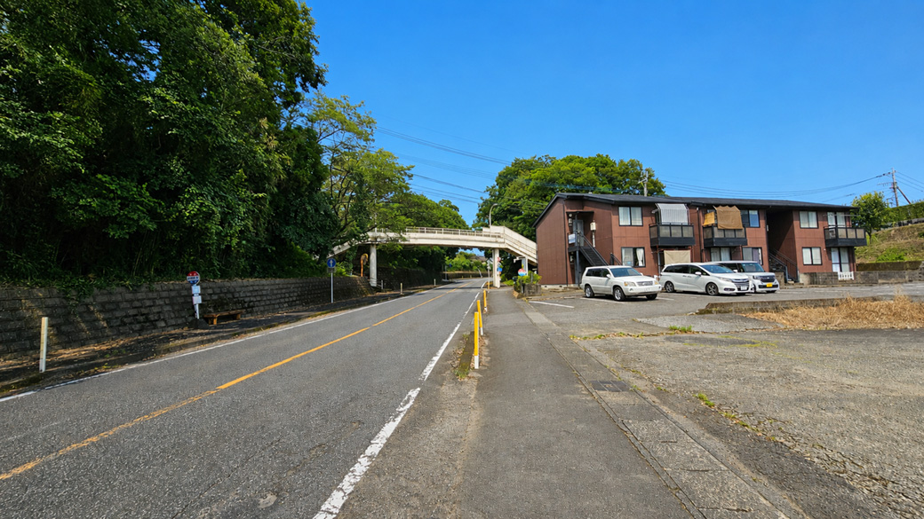 前面道路や周辺施設との全体の位置関係が分かりやすい現地周辺です。