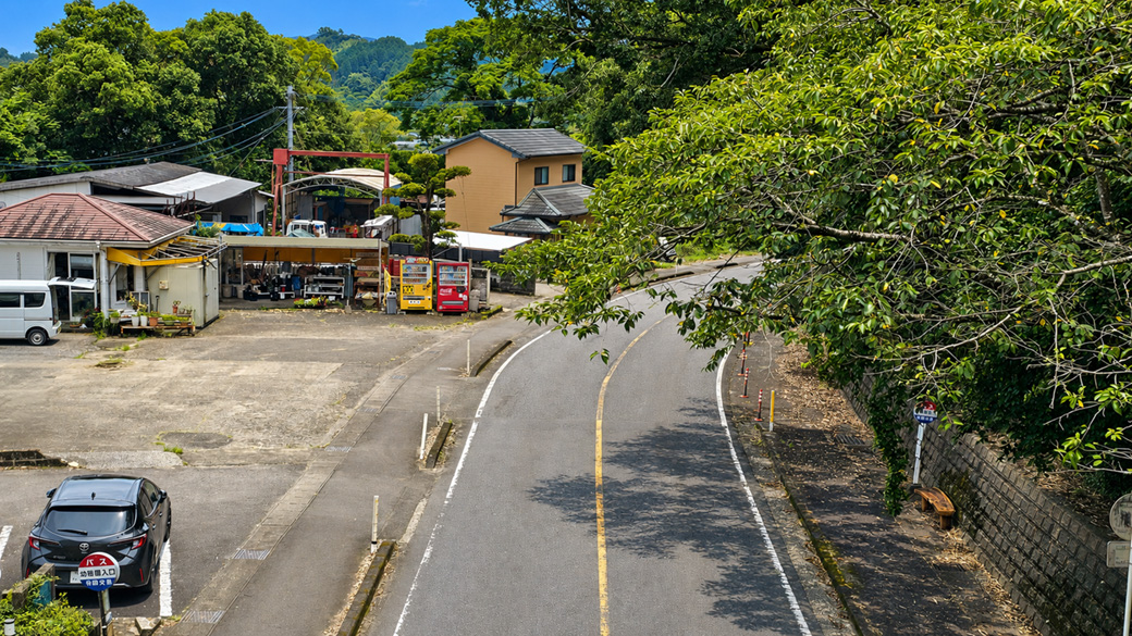 国富町本庄の緑に囲まれた環境と道路状況が分かる見晴らしです。