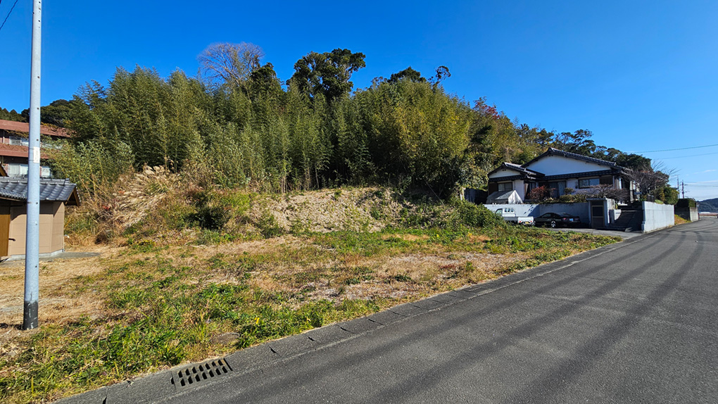 郡司分の県道沿いある新築用地。事業用地としてもおすすめです。