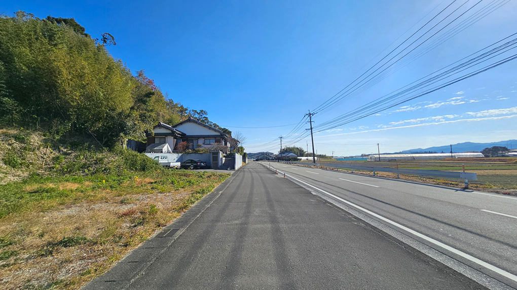 歩道の幅員も広いので、通勤や通学の際も安心です。