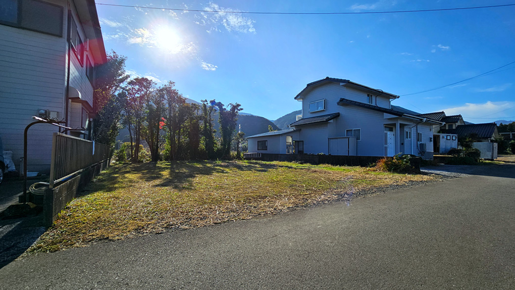 田野町の田畑と緑に囲まれたエリアにある65坪の住宅用地です。