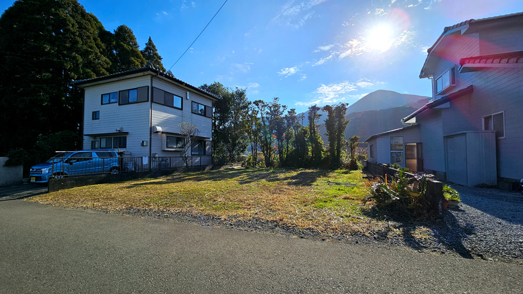自然とうまく調和した立地となっております。
