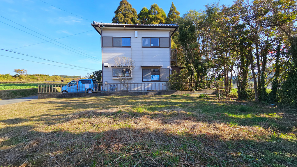 未線引き区域なので建蔽率と容積率がゆとりある規制になっています。