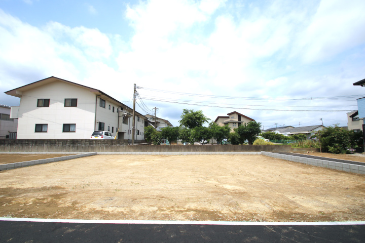 住宅密集地区の多い小松の中でも家同士が適度に離れています。