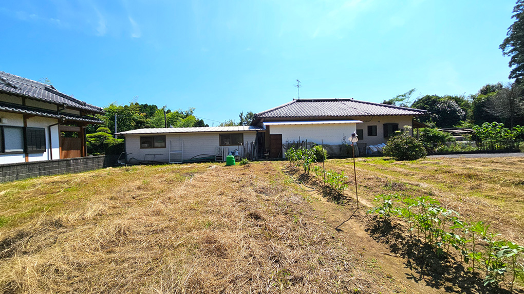 宅地部分には既存宅地権があり、地元以外の方でも住宅の建築申請が可能。