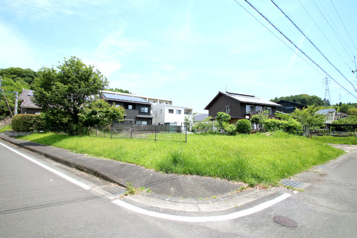 高岡町飯田の土地区画整理事業によって開発された区画内にある新築用地です。