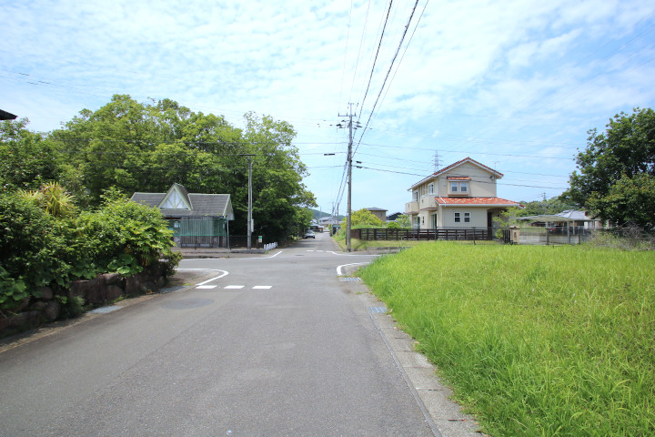 道路斜め向かいには飯田1号街区公園があります。