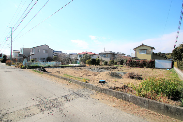 東側の道路向かいは市街化調整区域になるので、住宅密集地が苦手な方にもおすすめです。