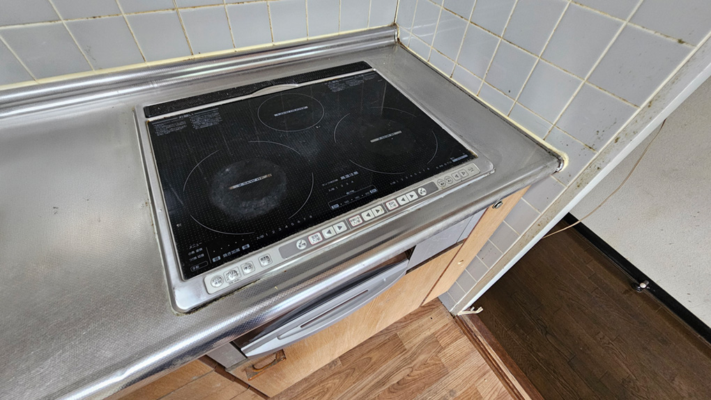 オール電化仕様のIHクッキングヒーターを採用。安全性が高く、掃除もしやすいです。