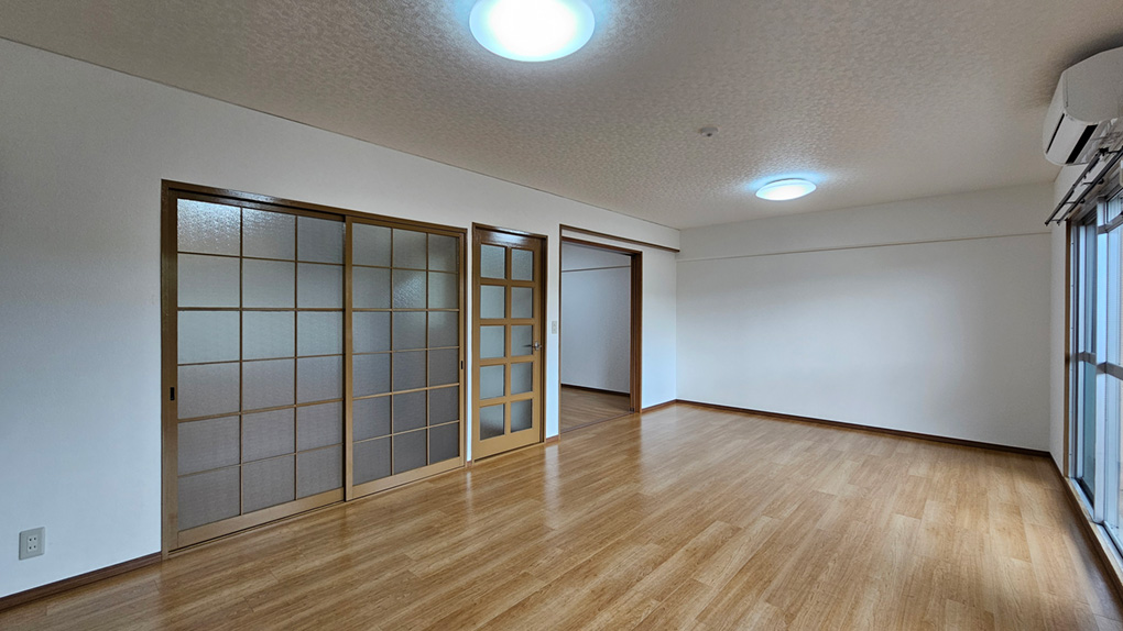 引き戸で空間を広げれば多用途に使える柔軟なリビング設計