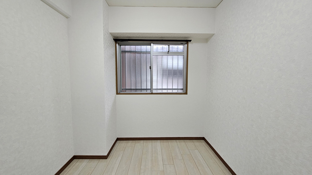 コンパクトながら家具配置しやすい整形された居室