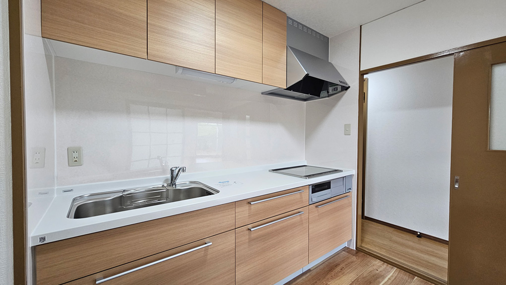 作業スペースにゆとりのあるキッチンで効率よく料理が可能