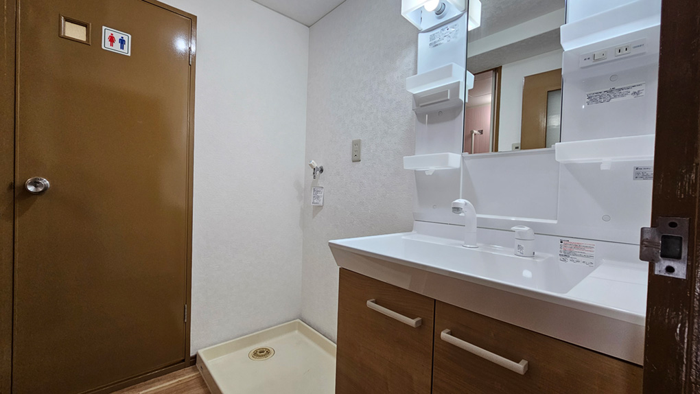 三面鏡付き洗面台で収納力と使い勝手を両立した設計