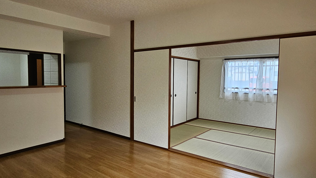 キッチンからLDと和室へ視線がつながり、家族の気配を感じながら家事ができます。  